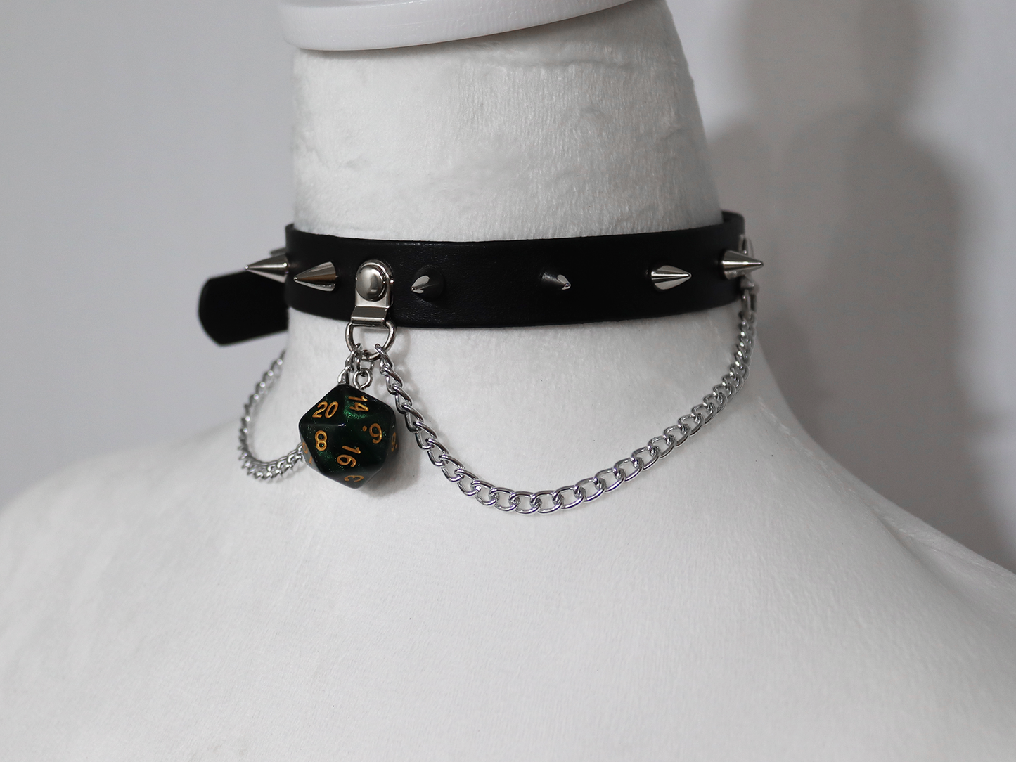 D20 Spiked Choker