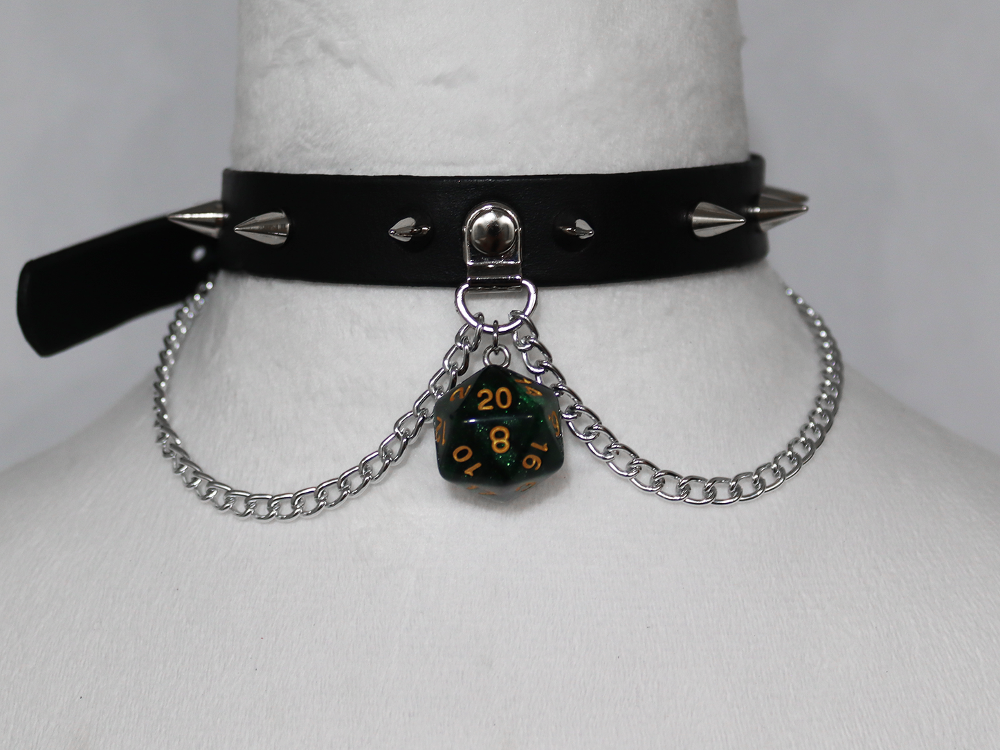 D20 Spiked Choker